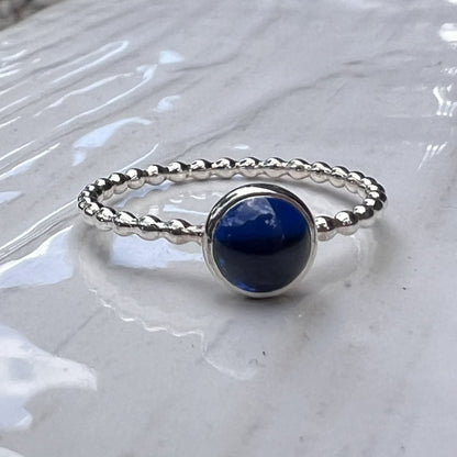 Bague en argent avec mini saphir