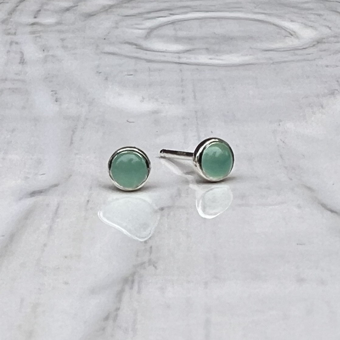 Chrysoprase Earrings in the shadow