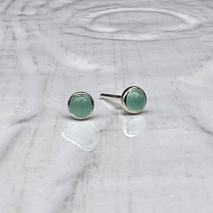 Chrysoprase Earrings in the shadow