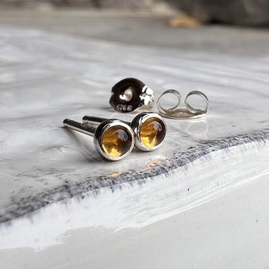 Mini boucles d'oreilles à tige en améthyste