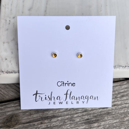 Mini boucles d'oreilles à tige en améthyste