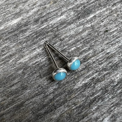 Mini boucles d'oreilles turquoise