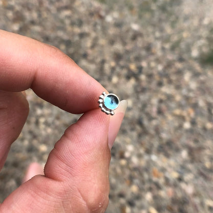 Boucles d'oreilles à tige avec topaze et cils