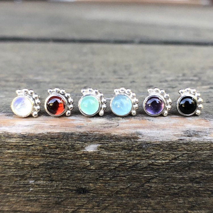 Boucles d'oreilles à tige avec topaze et cils